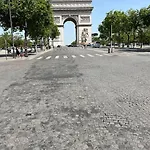 Amazing 1 Bedroom, 30sec From Arc De Triomphe Parijs