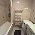 Amazing 1 Bedroom, 30sec From Arc De Triomphe * Parijs