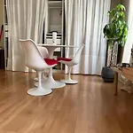 Amazing 1 Bedroom, 30sec From Arc De Triomphe *