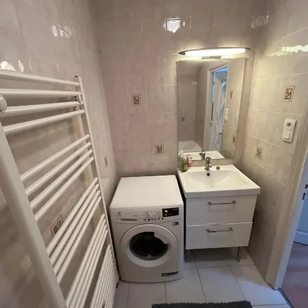 Amazing 1 Bedroom, 30sec From Arc De Triomphe