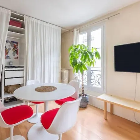 Апартаменты Amazing 1 Bedroom, 30sec From Arc De Triomphe