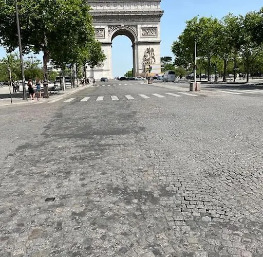 Amazing 1 Bedroom, 30sec From Arc De Triomphe Parijs