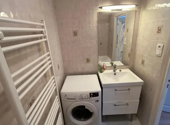 Amazing 1 Bedroom, 30sec From Arc De Triomphe