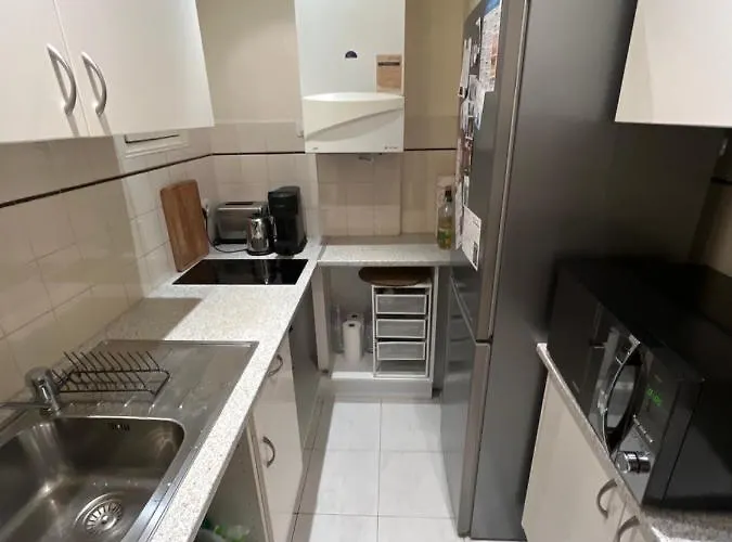 Appartement Amazing 1 Bedroom, 30sec From Arc De Triomphe Parijs