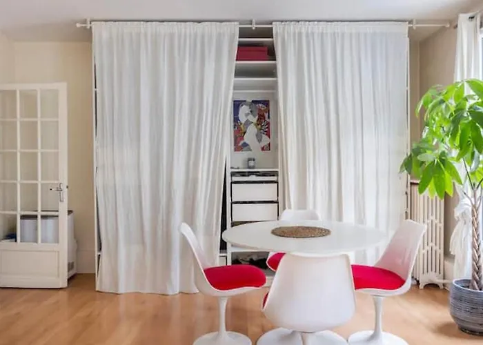 Appartement Amazing 1 Bedroom, 30sec From Arc De Triomphe Parijs